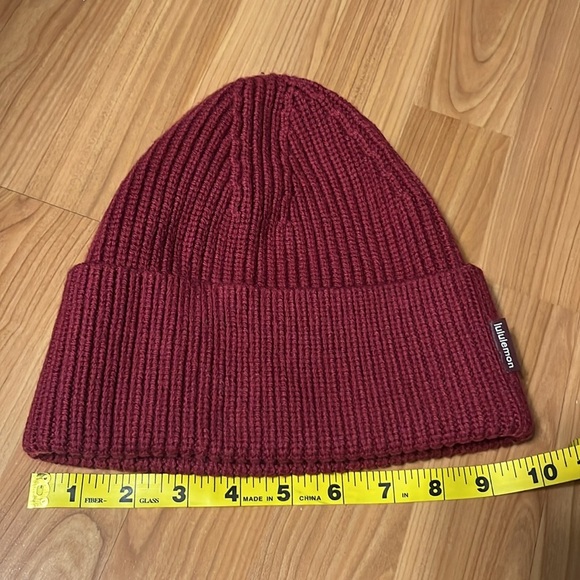 Lululemon Ribbed Merino Wool-Blend Knit Beanie. Unisex Size S/M. Pomegranate. - Picture 4 of 7